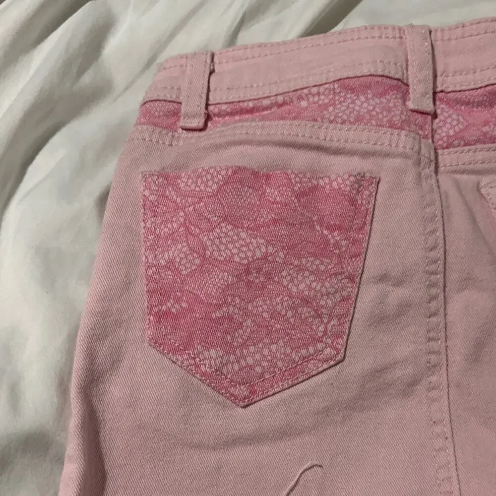 buffalo pink distressed